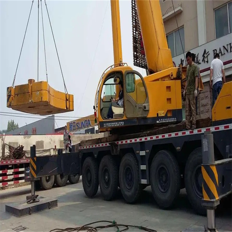 宝兴当地吊车出租|机器吊装|75吨|工厂搬迁服务